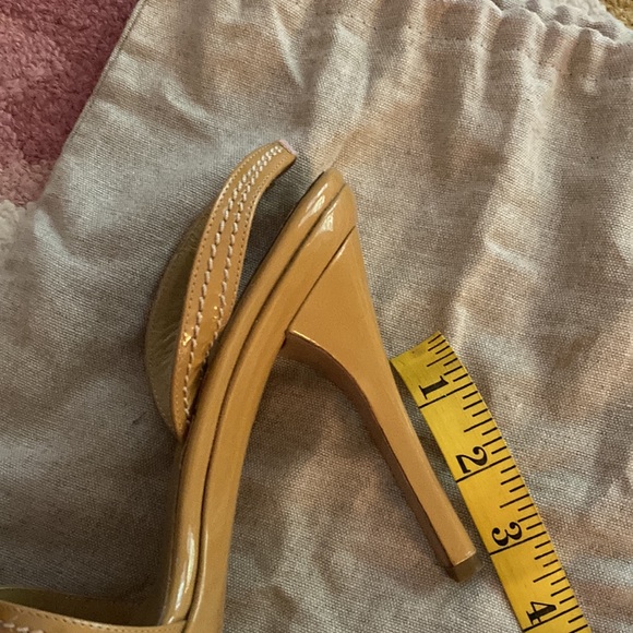 VALENTINO Nude Patent Heels with dust bag - Picture 9 of 11